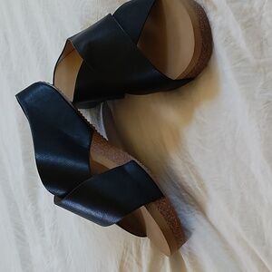 Dream Pairs Black Cross-Strap Sandals
